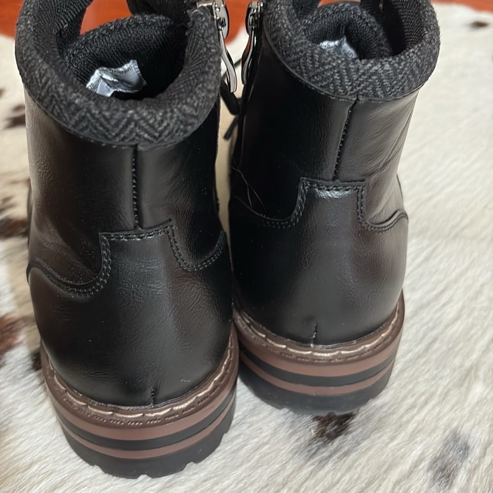 Madden NYC Men's Lace-Up Boot featuring laces and inside zipper Size 8 EUC - Picture 10 of 11